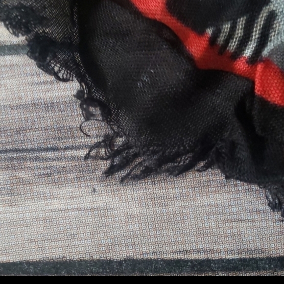 Vera Bradley multi color print scarf NWT - Picture 5 of 5